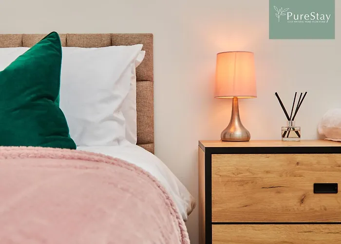 Stylish 5-bedroom Retreat Sleeps 9 By Purestay * 맨체스터