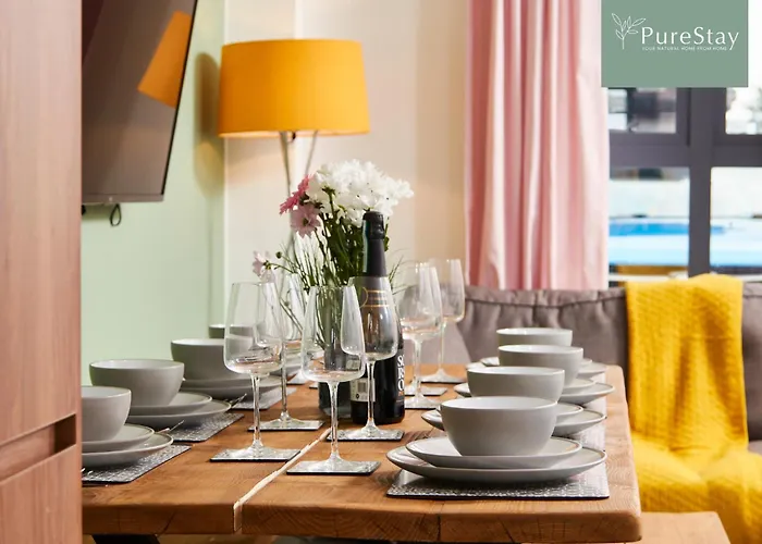 Ferienhaus Stylish 5-bedroom Retreat Sleeps 9 By Purestay *