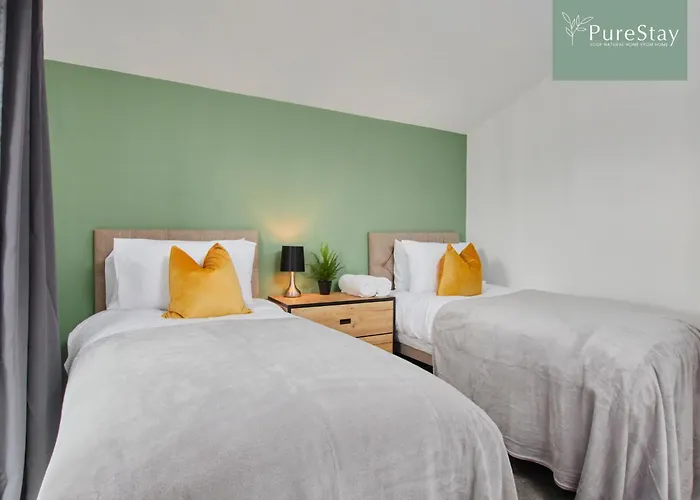 Stylish 5-bedroom Retreat Sleeps 9 By Purestay Ferienhaus Manchester