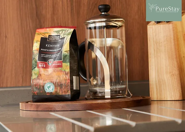 Luxury 5-bedroom House Sleeps 9 With Private Garden By Purestay Дом отдыха