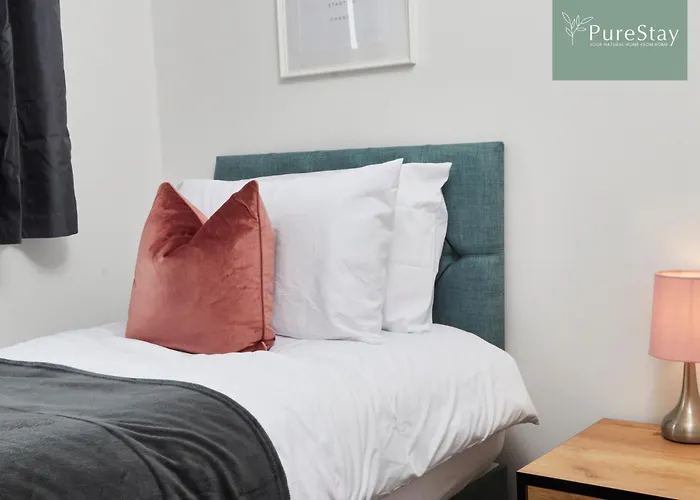 Casa vacanze Luxury 5-bedroom House Sleeps 9 With Private Garden By Purestay Manchester