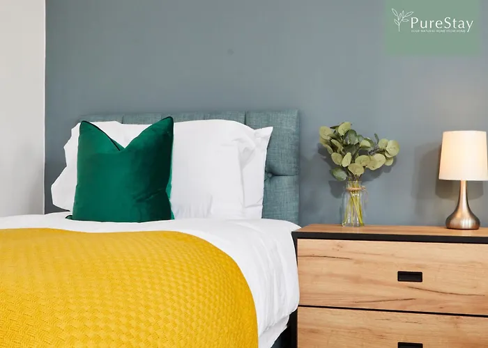 Luxury 5-bedroom House Sleeps 9 With Private Garden By Purestay Casa vacanze *