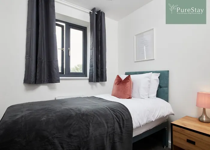 Casa vacanze Luxury 5-bedroom House Sleeps 9 With Private Garden By Purestay Manchester