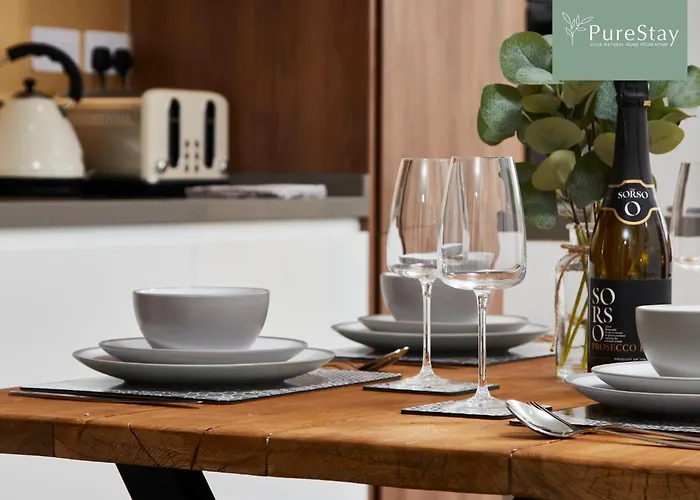 Casa vacanze Luxury 5-bedroom House Sleeps 9 With Private Garden By Purestay Manchester