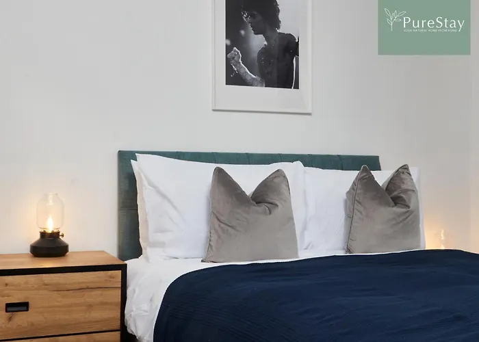 Luxury 5-bedroom House Sleeps 9 With Private Garden By Purestay Casa vacanze *