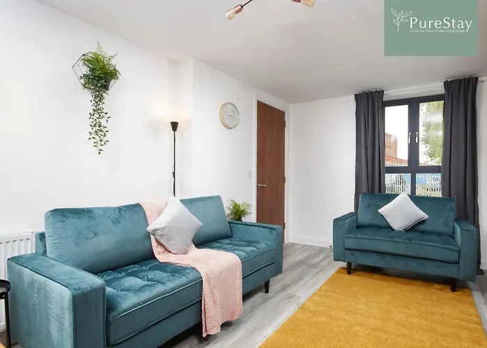 Casa vacanze Luxury 5-bedroom House Sleeps 9 With Private Garden By Purestay *