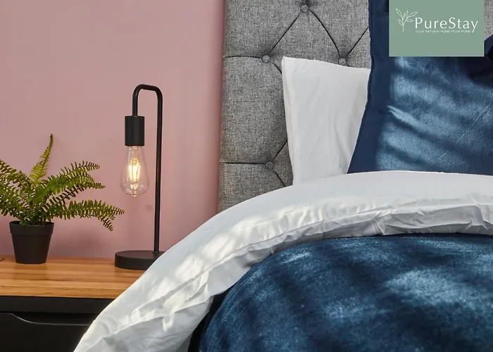 Fabulous House - 5 Beds Sleeps 8 - Free Parking - By Purestay Casa vacanze