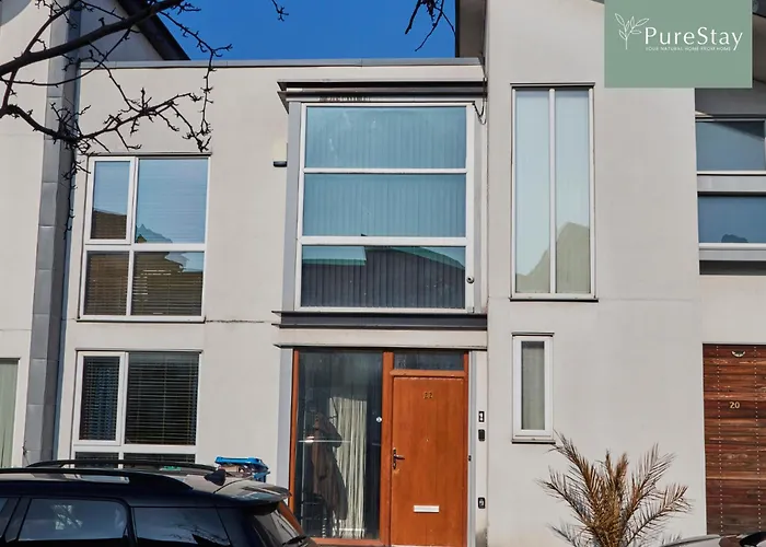 Fabulous House - 5 Beds Sleeps 8 - Free Parking - By Purestay