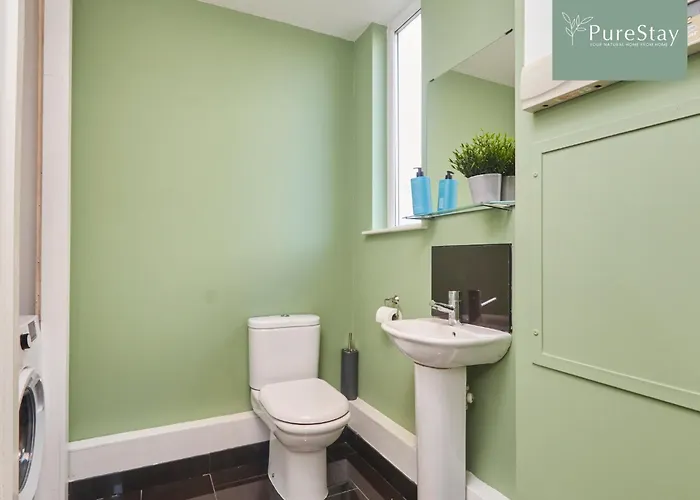 Fabulous House - 5 Beds Sleeps 8 - Free Parking - By Purestay 펜션 맨체스터