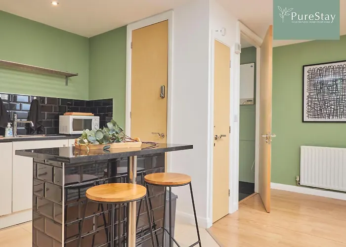 Fabulous House - 5 Beds Sleeps 8 - Free Parking - By Purestay Manchester