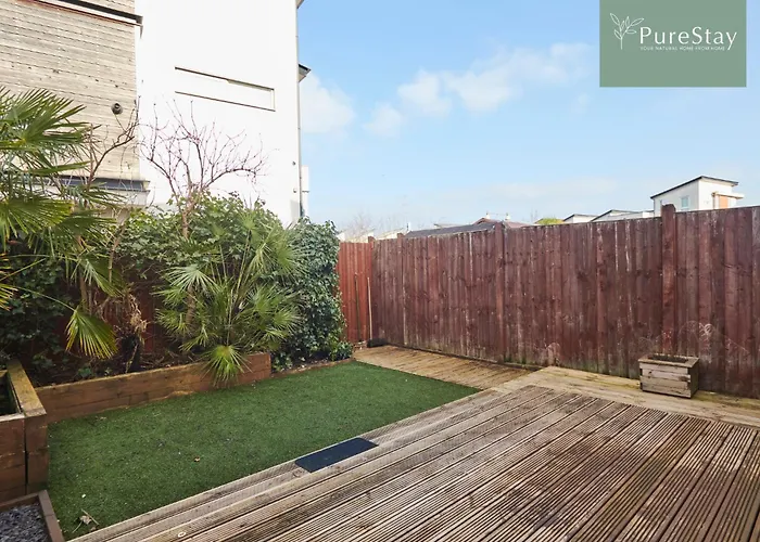 Fabulous House - 5 Beds Sleeps 8 - Free Parking - By Purestay Dom wakacyjny