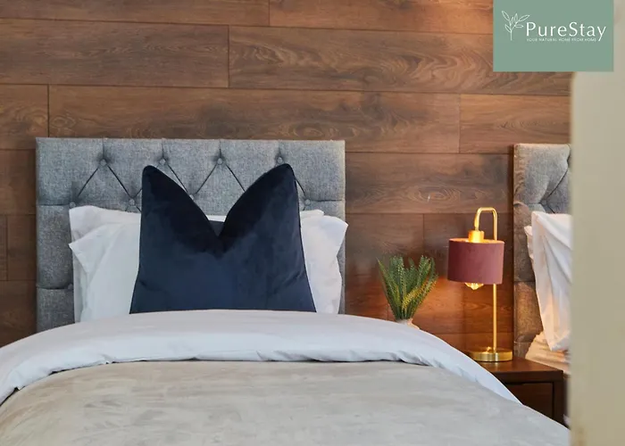 Fabulous House - 5 Beds Sleeps 8 - Free Parking - By Purestay Manchester