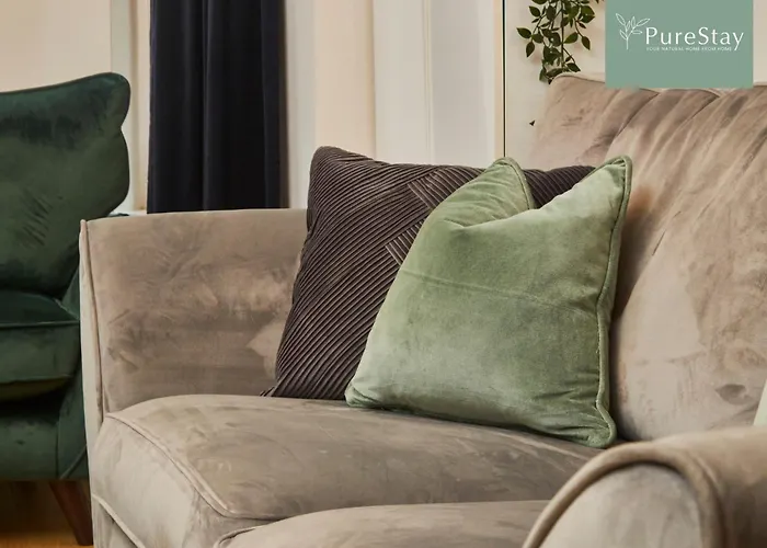 Big Contractor House With 6 Beds & Free Parking By Purestay - 7 Night Min! Сasa de vacaciones