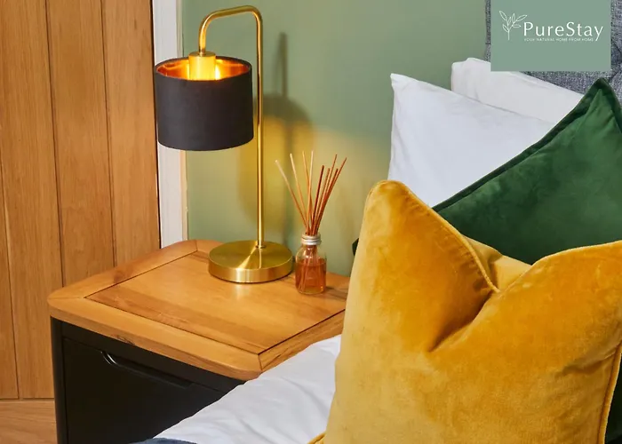 Big Contractor House With 6 Beds & Free Parking By Purestay - 7 Night Min!