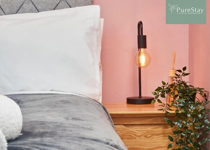 Big Contractor House With 6 Beds & Free Parking By Purestay - 7 Night Min! *