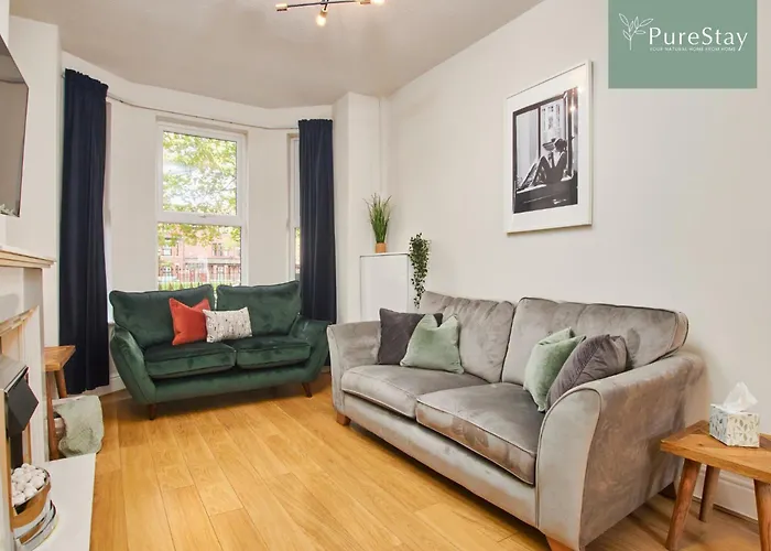 Dom wakacyjny Big Contractor House With 6 Beds & Free Parking By Purestay - 7 Night Min!