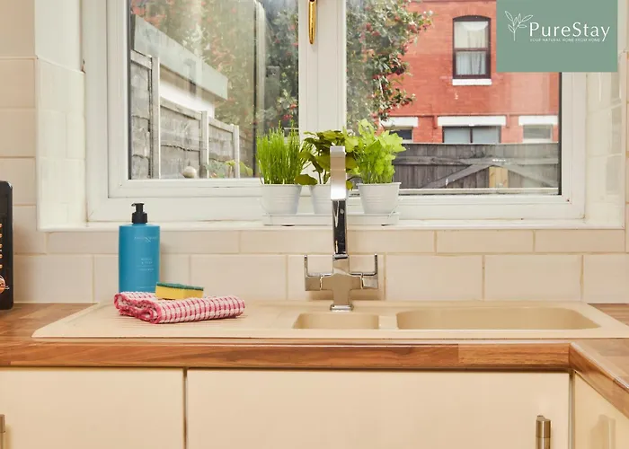 Big Contractor House With 6 Beds & Free Parking By Purestay - 7 Night Min!