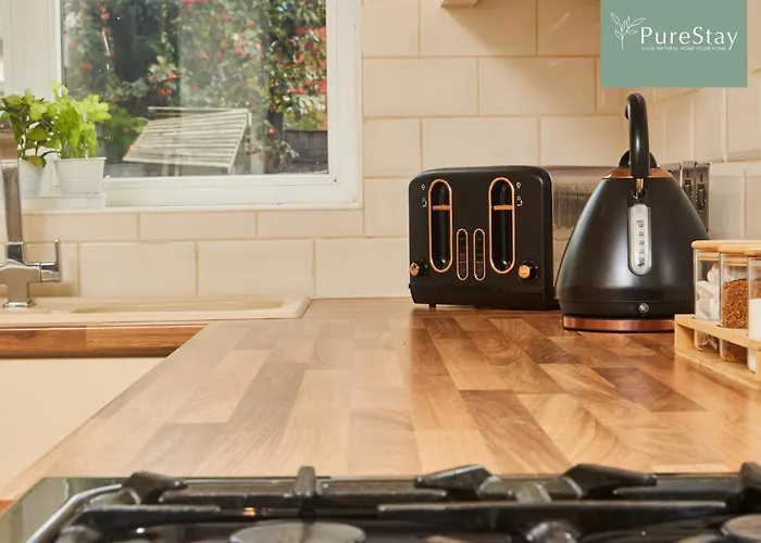 Big Contractor House With 6 Beds & Free Parking By Purestay - 7 Night Min! Dom wakacyjny *