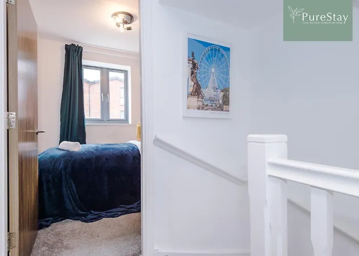 Vakantiehuis Modern 5 Bedroom House In By Purestay - Short With Service & Free Parking *