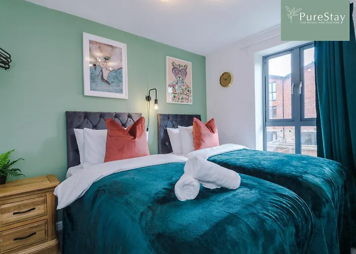 Modern 5 Bedroom House In By Purestay - Short With Service & Free Parking Vakantiehuis *