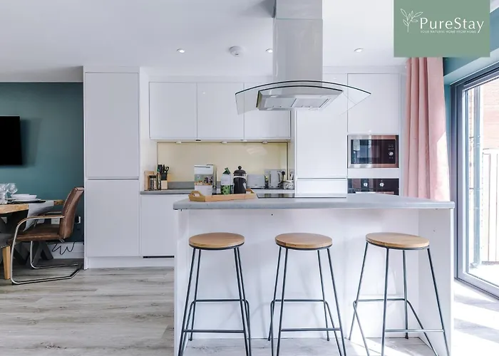 Modern 5 Bedroom House In By Purestay - Short With Service & Free Parking * Manchester