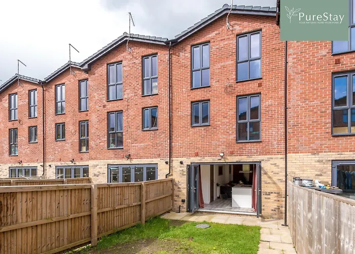 Vakantiehuis Modern 5 Bedroom House In By Purestay - Short With Service & Free Parking Manchester