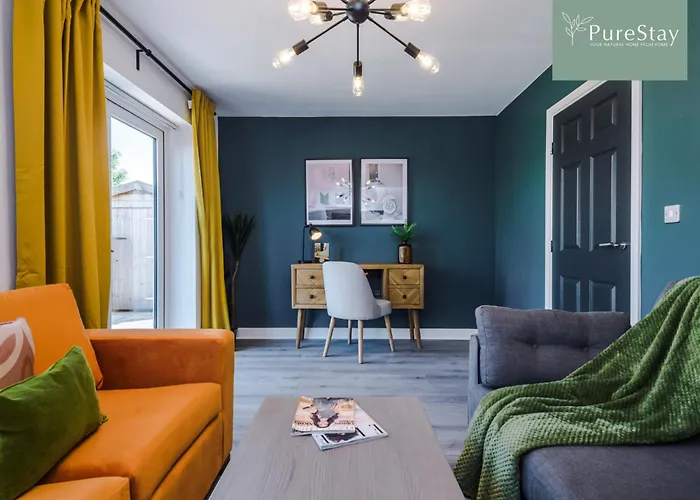 Villa Stunning House In For Business & Leisure - Wi-fi & Parking By Purestay Serviced Mánchester