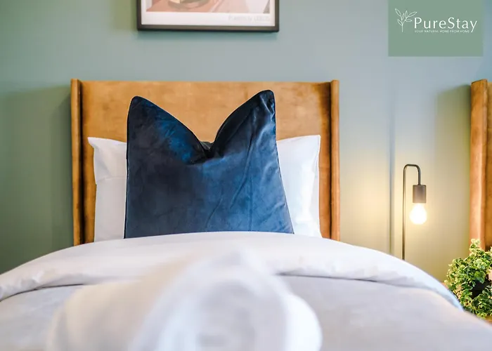 빌라 Stunning House In For Business & Leisure - Wi-fi & Parking By Purestay Serviced *