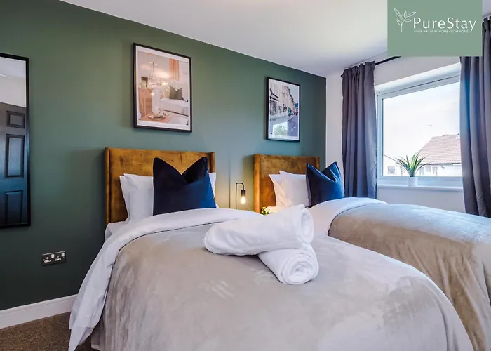 Stunning House In For Business & Leisure - Wi-fi & Parking By Purestay Serviced *