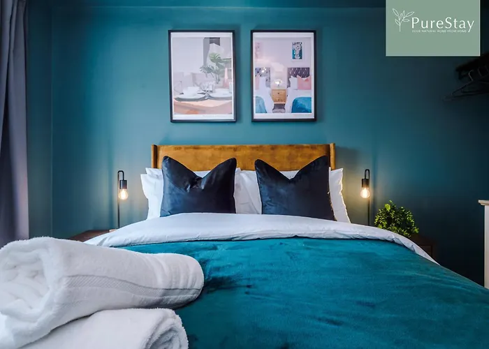 Stunning House In For Business & Leisure - Wi-fi & Parking By Purestay Serviced 빌라 *