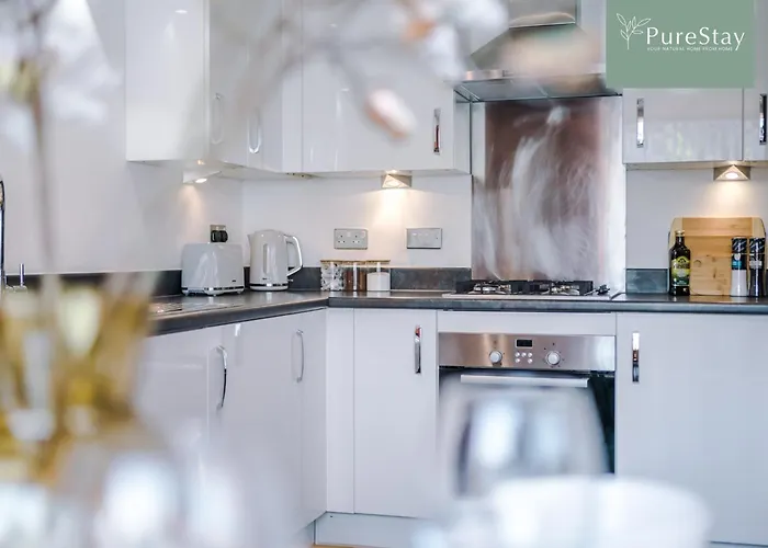 Stunning House In For Business & Leisure - Wi-fi & Parking By Purestay Serviced Mánchester