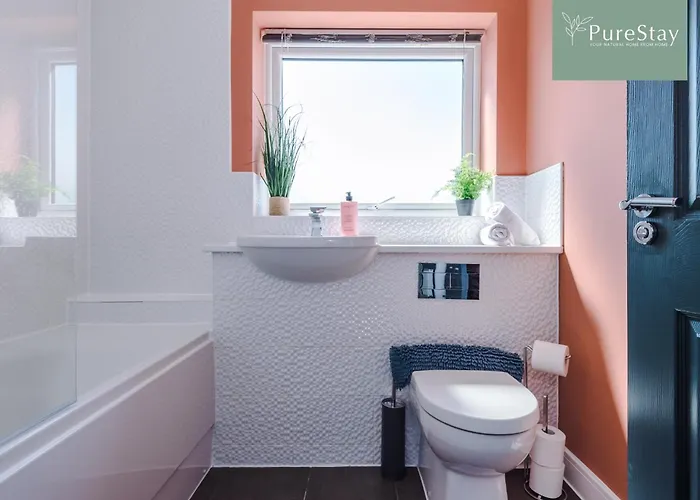 Stunning House In For Business & Leisure - Wi-fi & Parking By Purestay Serviced