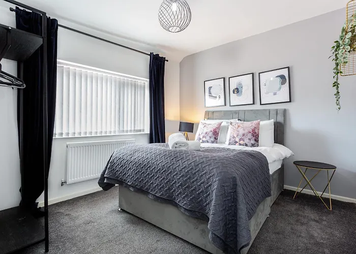 Free Parking 5 Minutes From Centre