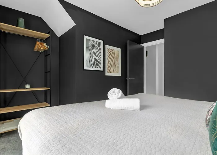 Free Parking Luxury Safari House * Manchester