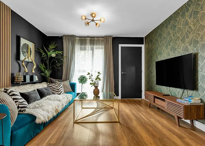 Free Parking Luxury Safari House * Manchester