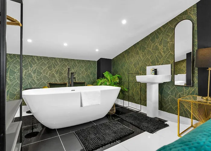 Free Parking Luxury Safari House