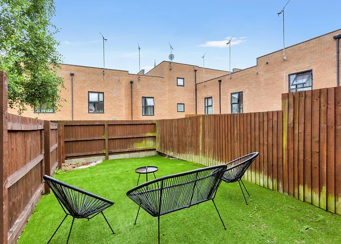 Free Parking Luxury Safari House