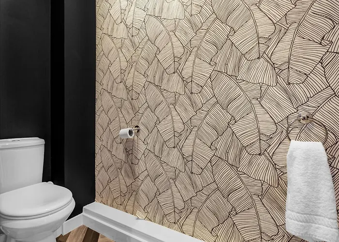 Free Parking Luxury Safari House Manchester