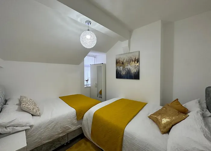 2 Bedroom Flat Close To City, Stadium And Coop Arena