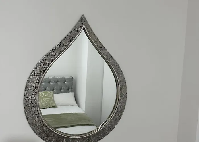 2 Bedroom Flat Close To City, Stadium And Coop Arena Apartmán