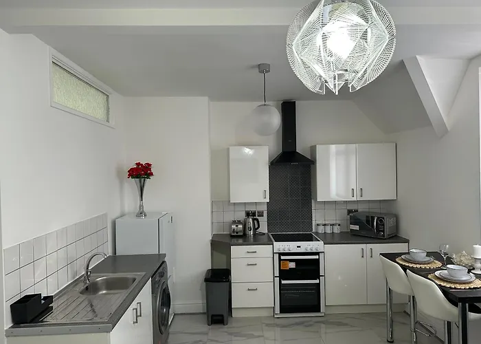 2 Bedroom Flat Close To City, Stadium And Coop Arena Apartament *