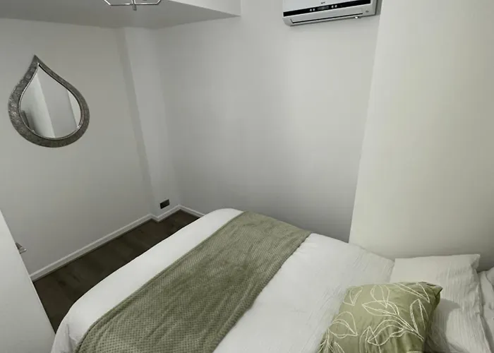 2 Bedroom Flat Close To City, Stadium And Coop Arena *