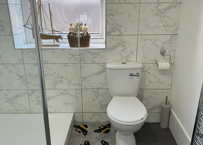 2 Bedroom Flat Close To City, Stadium And Coop Arena Apartmán *