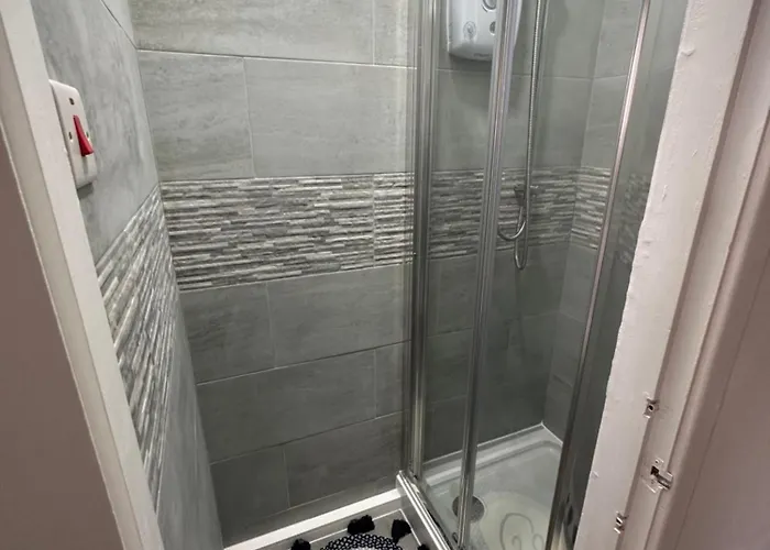 2 Bedroom Flat Close To City, Stadium And Coop Arena Apartmán