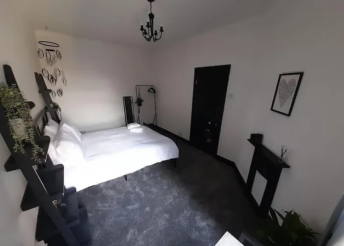 Holiday home Chic 5 Double Bedroom House - 15 Min To Manchester