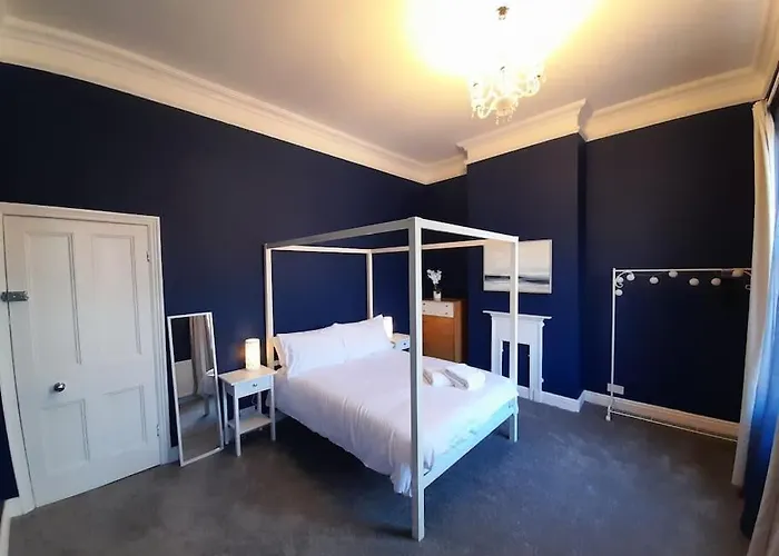 Chic 5 Double Bedroom House - 15 Min To * Manchester