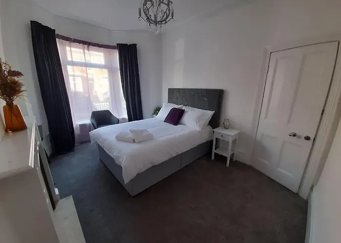 Chic 5 Double Bedroom House - 15 Min To *