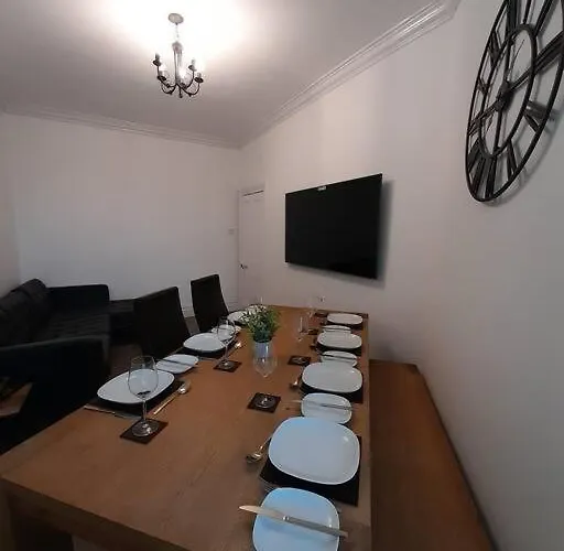 Chic 5 Double Bedroom House - 15 Min To * Manchester