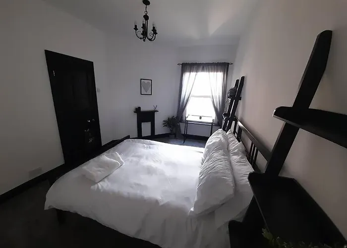 Chic 5 Double Bedroom House - 15 Min To 펜션