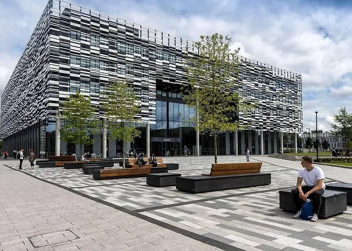 Centre Apartment, Skyline View